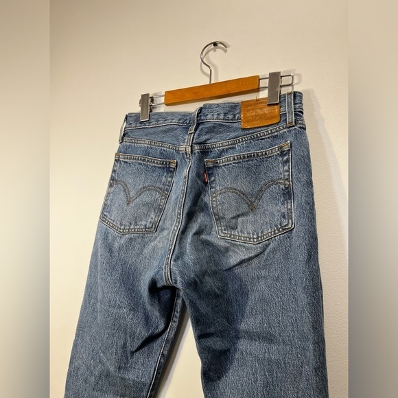 Levi's Wedgie Cropped Fray Hem Distressed High Waist Button Fly Blue Jeans 27 - Picture 8 of 9